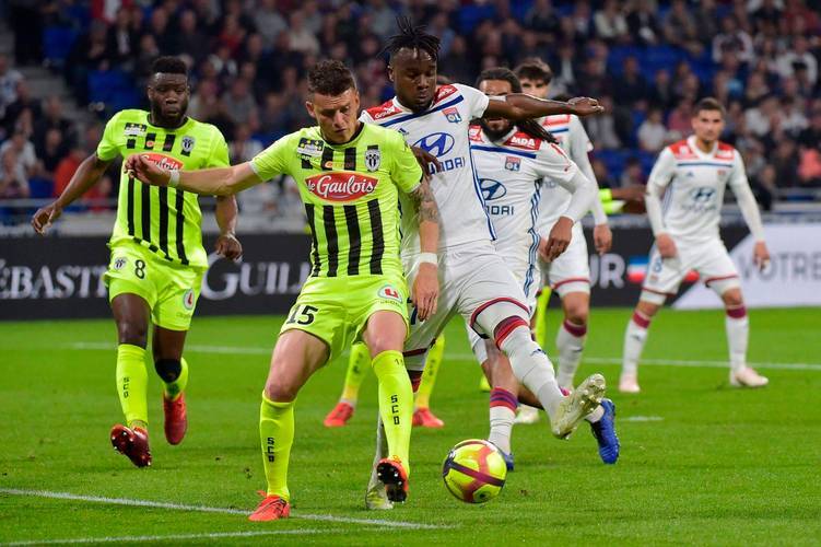 法甲欧战卡位生死斗！里昂主场硬撼斯特拉斯，谁能抢占上游主动权？